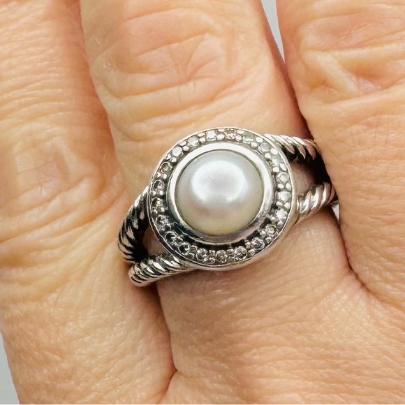 David Yurman Cerise Petite Pearl
Diamond Ring - Picture 7 of 10